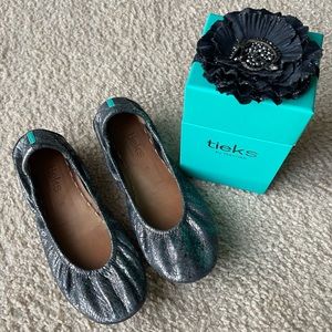 Drago Tieks with special flower